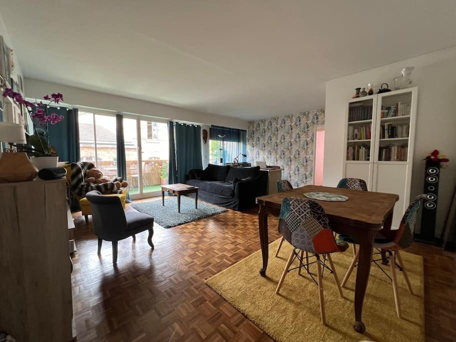 Grand Appartement Avec Balcon Et Parking Gratuit Sur Place باريس المظهر الخارجي الصورة