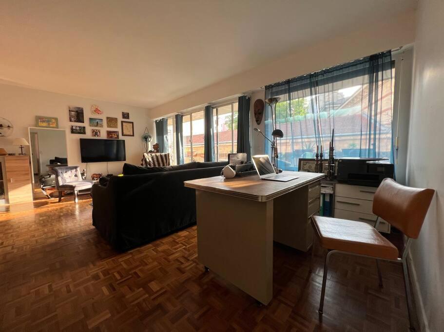 Grand Appartement Avec Balcon Et Parking Gratuit Sur Place باريس المظهر الخارجي الصورة